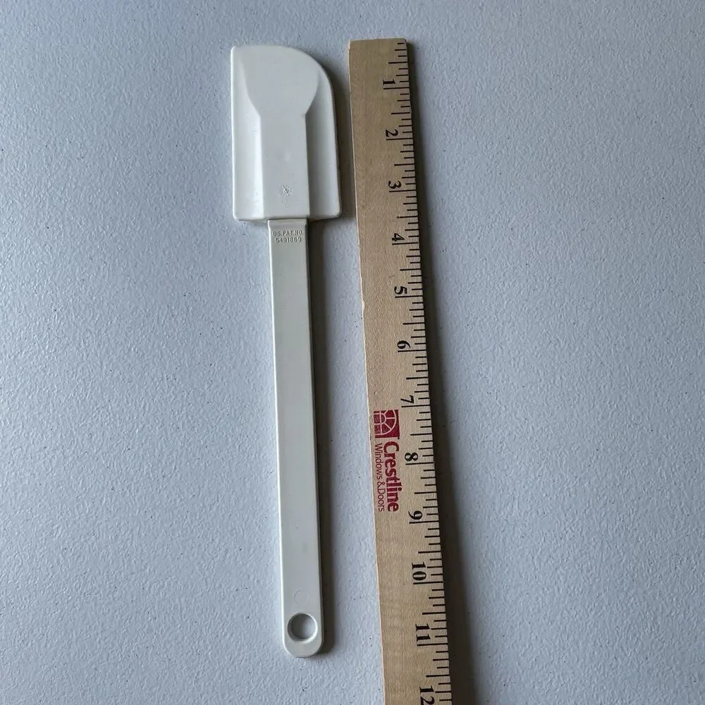 The Pampered Chef Vintage Spatula Scraper White Plastic Silicone Kitchen Utensil